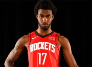 关于坐稳首发？火箭在过去18场伊森首发的比赛里17胜1负的信息