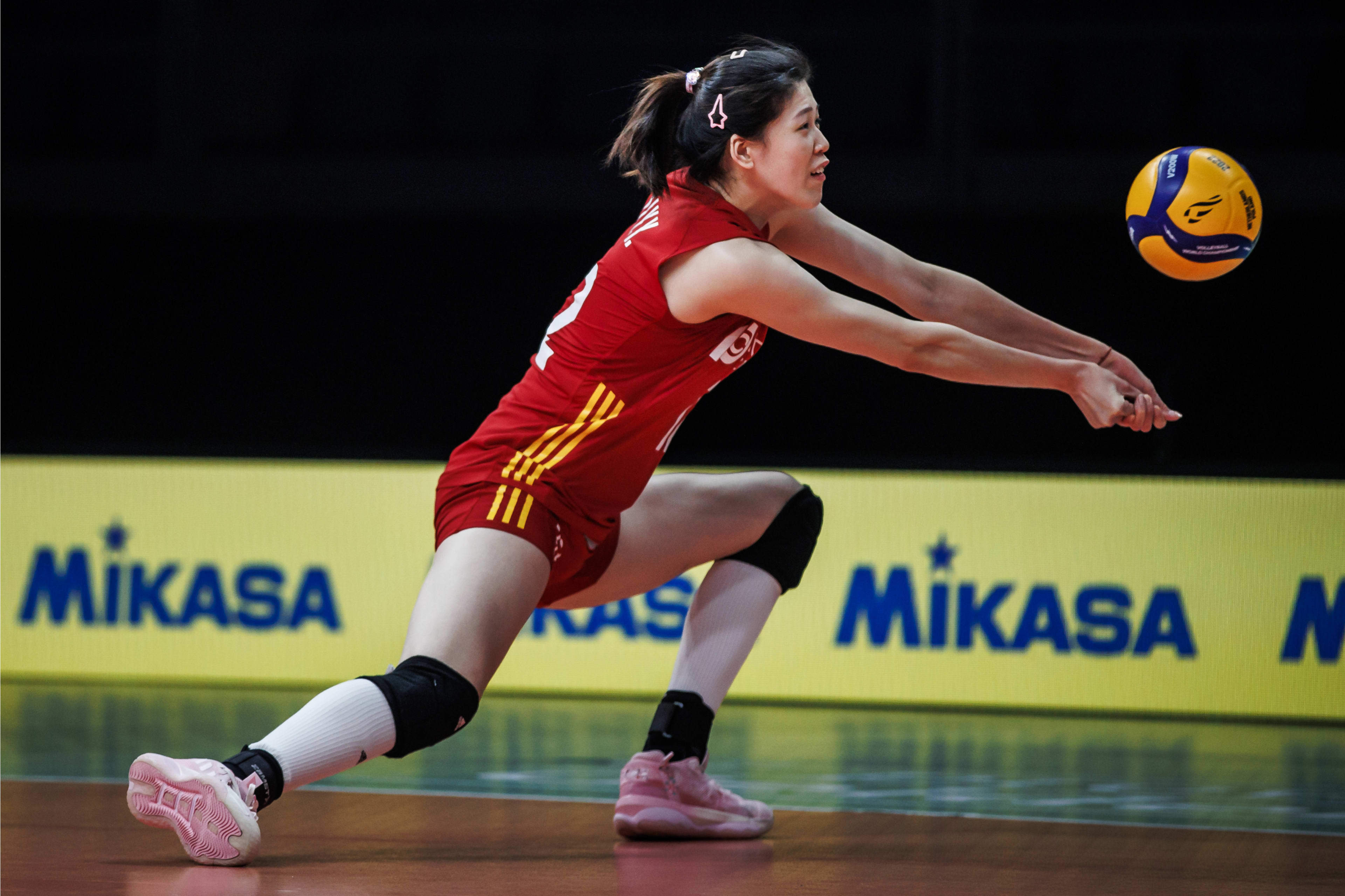 包含奋勇向前，中国女足队斩获连胜的词条