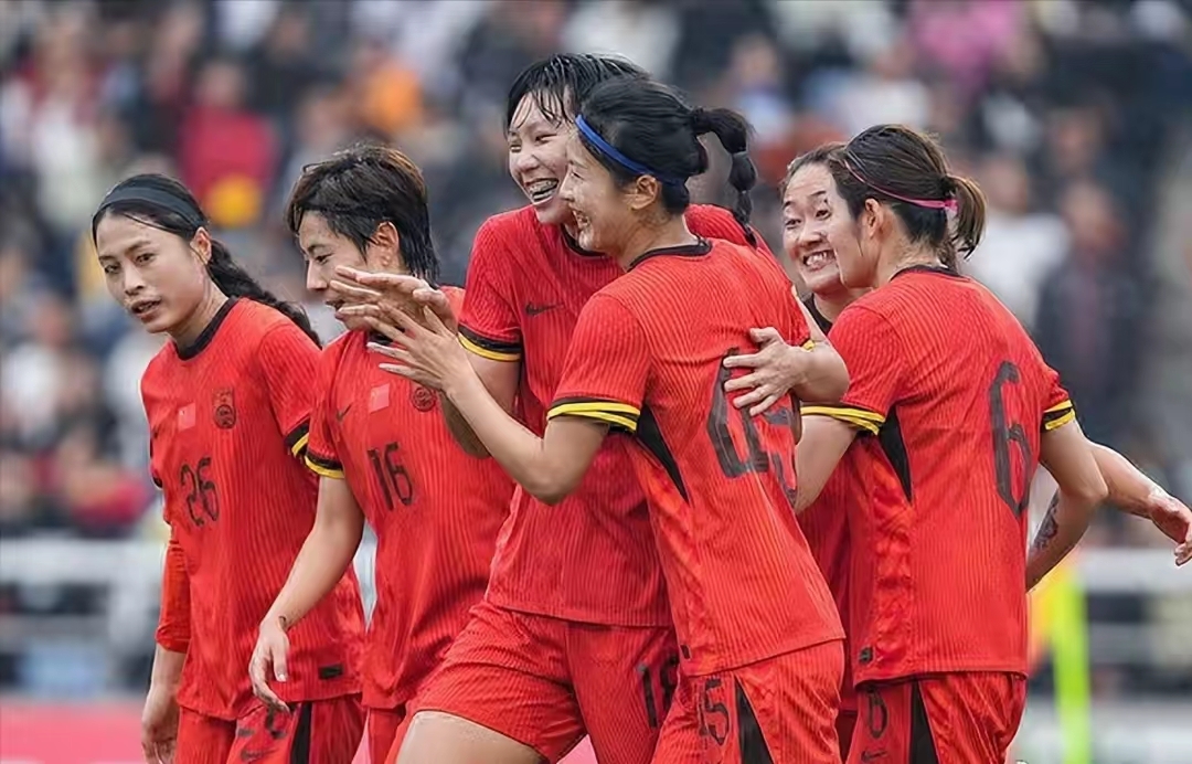 包含奋勇向前，中国女足队斩获连胜的词条