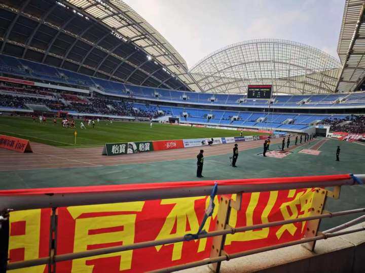 阿尔梅勒城球队取胜，迎来赛季开门红